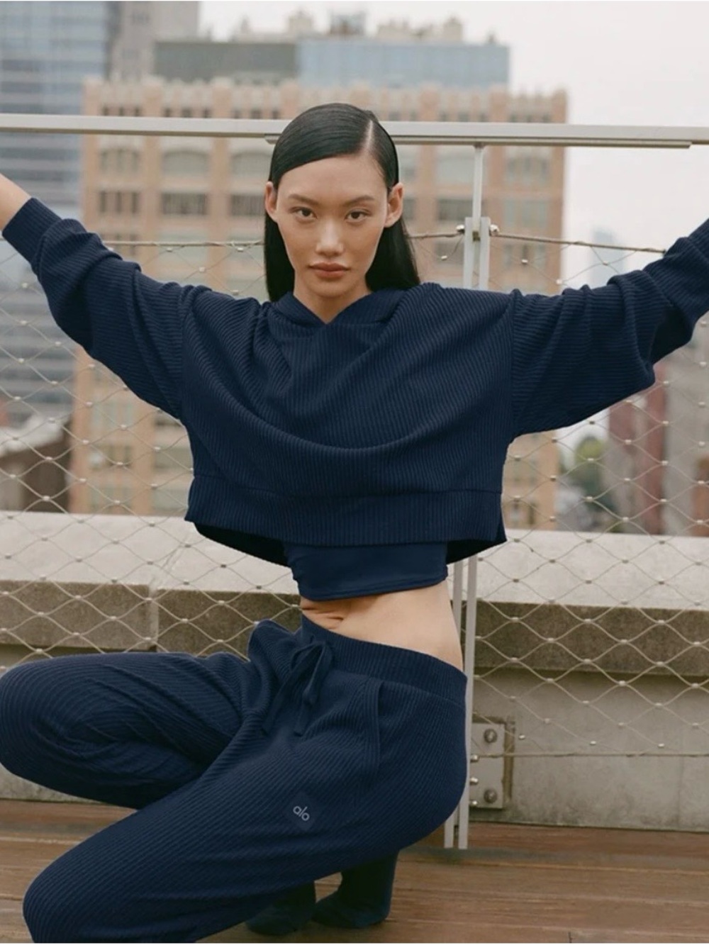 ALO Yoga Muse Ribbed Cropped Hoodie Navy